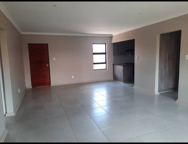 3 BEDROOM TOWNHOUSE TO LET IN LANGENHOVENPARK